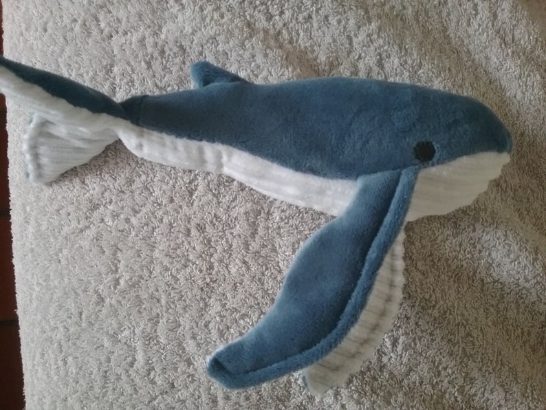 Blue and white whale small model