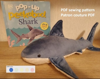 PDF-mönster Sally Shark Peekaboo plyschhajleksak