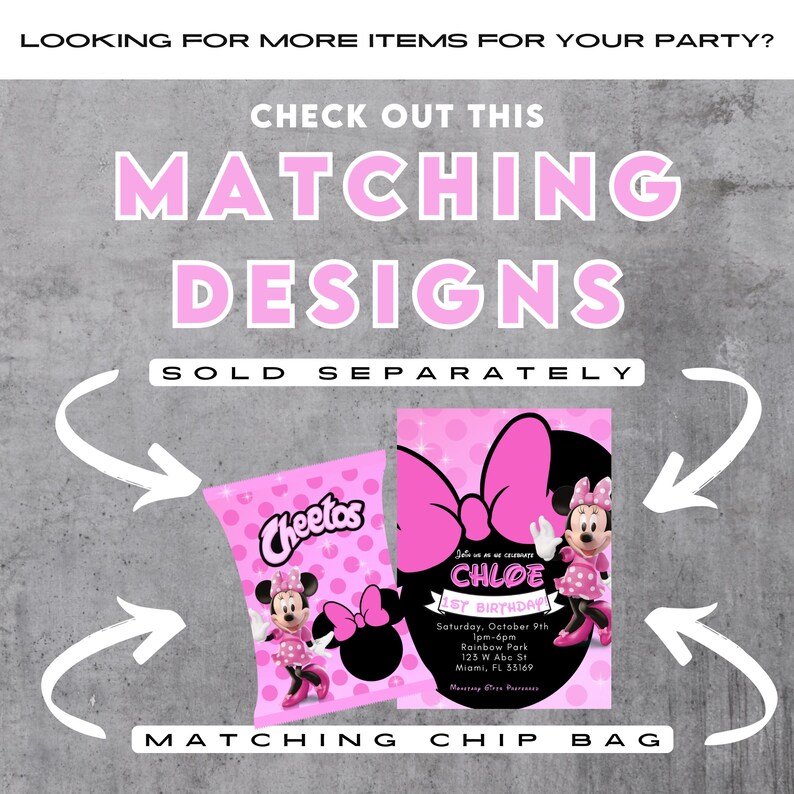 Puede incluir: Dise&ntilde;os de fiesta en rosa y negro con Minnie Mouse. La imagen incluye una bolsa de patatas fritas con el logotipo de Cheetos y una invitaci&oacute;n de cumplea&ntilde;os. El texto incluye "Matching Designs" y "1st Birthday".