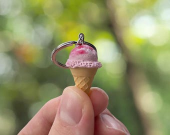Piccolo portachiavi realistico a forma di gelato / Idee regalo a forma di gelato / Bomboniere a forma di gelato / Portachiavi a forma di cibo / Regali a forma di gelato / Portachiavi carini /