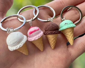 Piccolo portachiavi realistico a forma di gelato / Idee regalo a forma di gelato / Bomboniere a forma di gelato / Portachiavi a forma di cibo / Regali a forma di gelato / Portachiavi carini /