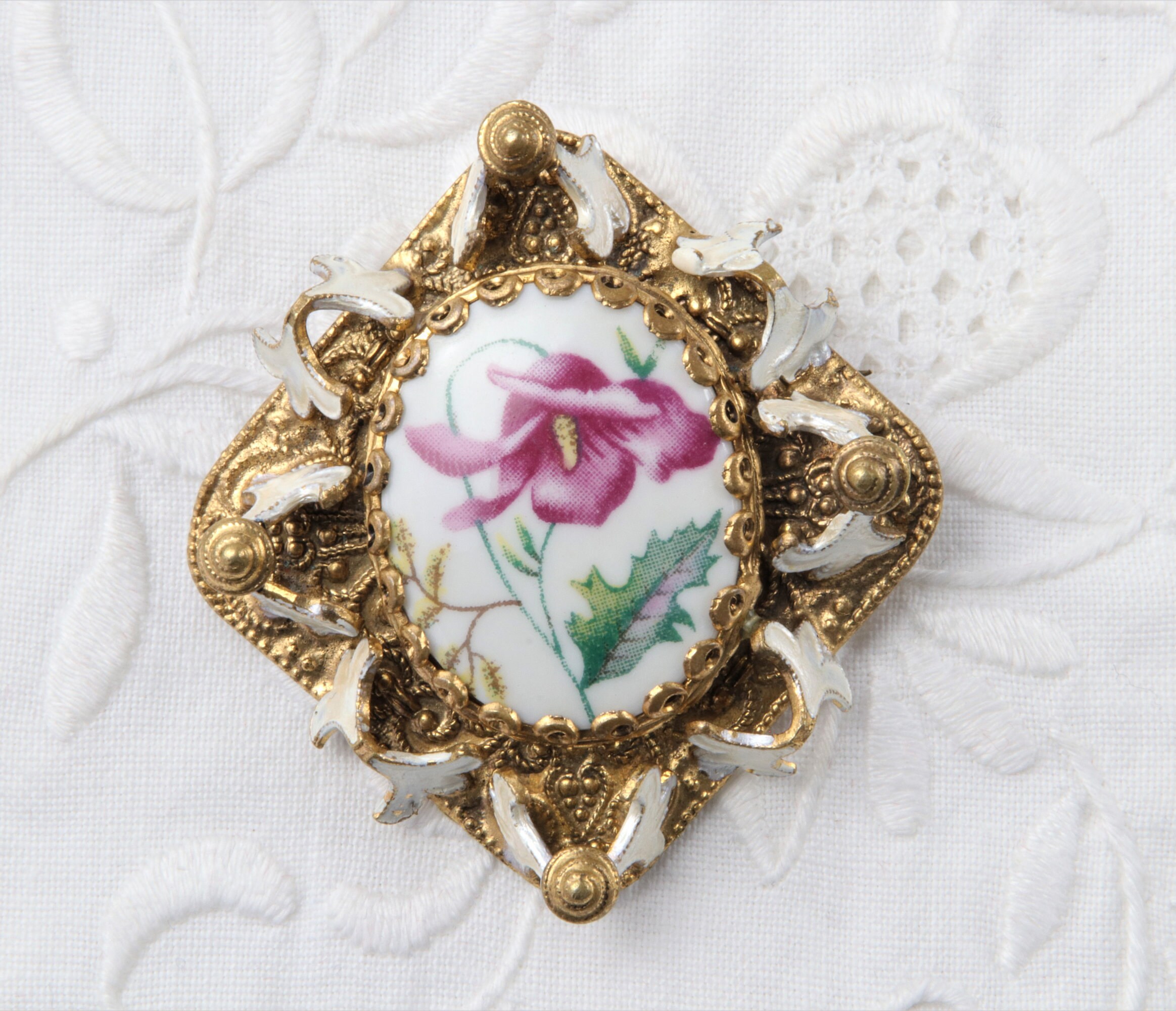 Vintage Brooch. 1920s Hand Painted Brooch. Vintage Pin with Beautiful