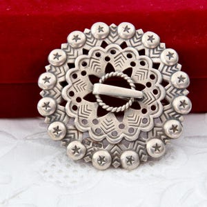 Broche Jean Cocteau Argenté en Métal - 3165310 Broche Jean Cocteau Argenté en Métal - 3165310