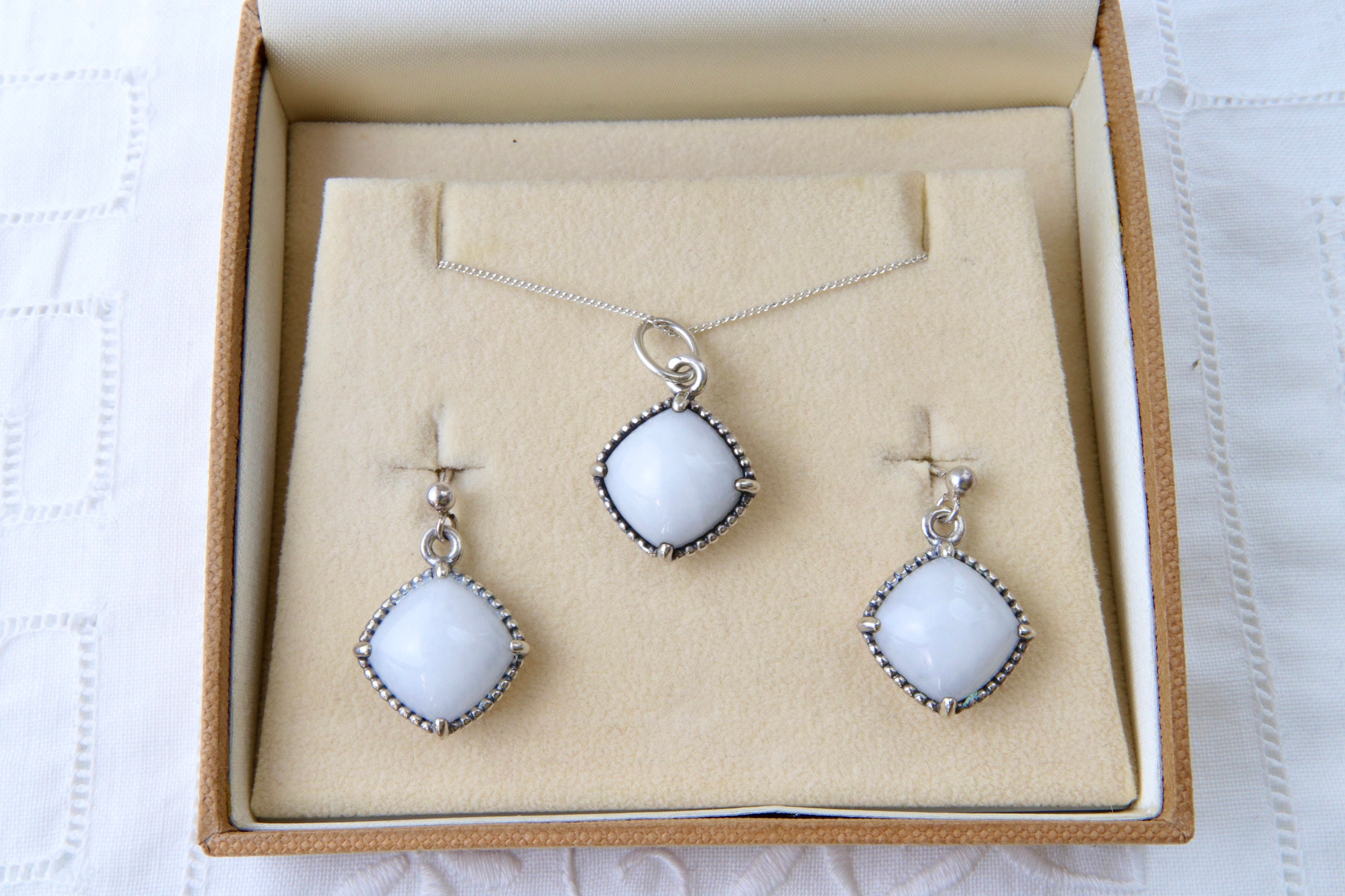Orecchini pendenti in argento sterling 925 con pavé di diamanti e