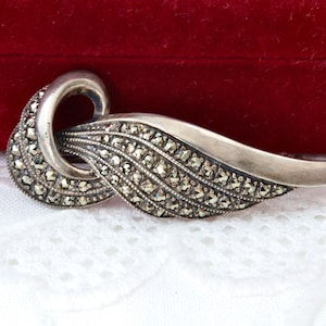 Vintage sterling silver marcasite brooch, Flame brooch, Curls silver brooch, Modernist sailboat brooch