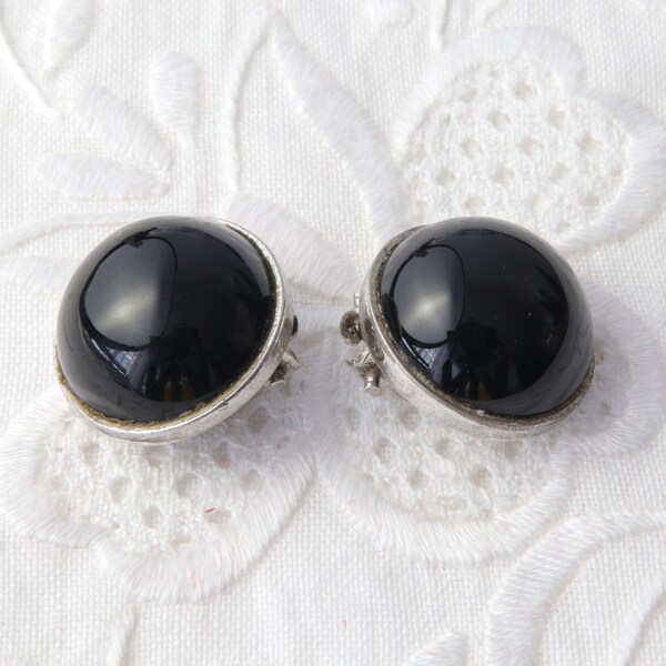Round black earrings, Sterling silver clip earrings with black agate,  Minimalist earrings, Vintage silver earrings black cabochons
