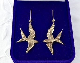 Gold earrings with birds, Sterling silver earrings with gold plating, Hanging earrings with flying birds, Vintage silver earrings