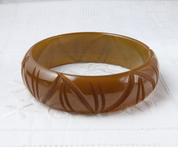 Vintage hard bakelite bracelet, Olive green brace… - image 7