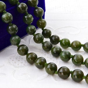 Green jade necklace, Natural jade beads necklace, Long round bead necklace, Vintage jade necklace 31 inch