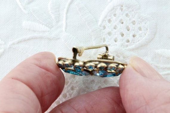 Small brooch flower blue, Sterling silver brooch with… - Gem