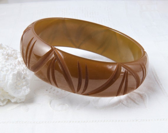 Vintage bakelite Bracelet, Carved Bakelite Bangle,