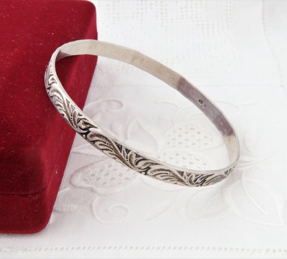 Native American Black Onyx Old Sterling Silver Bracelet - Western Antique  Jewelry - Shop home + art Bracelets - Pinkoi