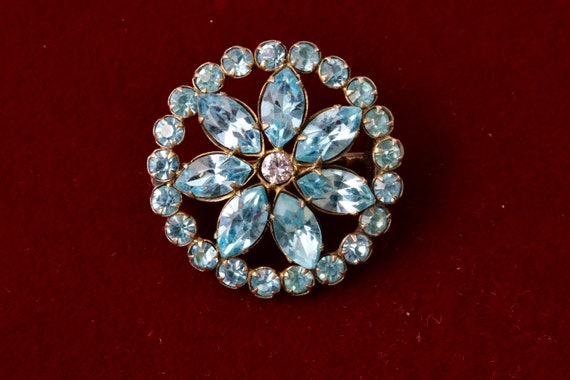 Small brooch flower blue, Sterling silver brooch with… - Gem