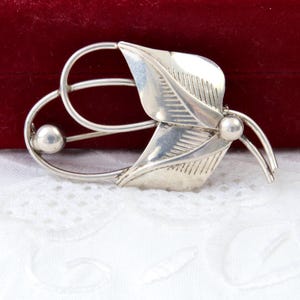 Vintage sterling silver leaves brooch, Flower brooch, Silver brooch signet Sterling Denmark N.F. From 925S