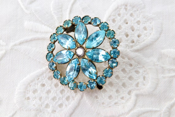 Small brooch flower blue, Sterling silver brooch with… - Gem