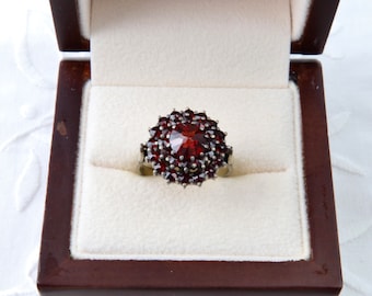 Garnet ring, Sterling silver ring with gold plating, Ring with pyrope garnet, Red round ring, Vintage silver ring with pyrope garnets
