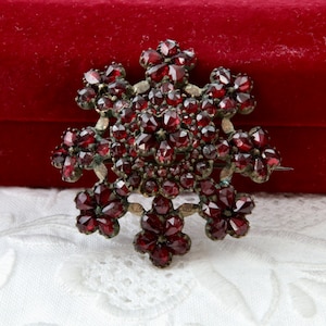 Antiques victorian Bohemian garnet brooch, Tompak Czech garnet, Large floral brooch, 19th century floral brooch