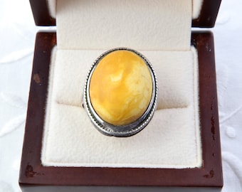 Amber ring, Sterling silver ring with natural yellow amber, Handmade ring, Antique silver ring with baltic amber