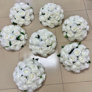 Palla di fiori di rosa artificiale, palla di fiori bianchi per matrimonio, centrotavola per matrimonio, palla di fiori da tavolo, disposizione di nozze, decorazione da tavolo
