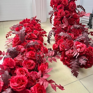 Ghirlanda di fiori di rosa artificiali, runner da tavolo con fiori, colonne di fiori, festoni per arco nuziale, composizioni nuziali, runner di fiori rossi, arco di fiori rossi