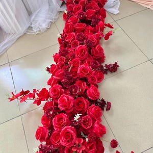 Ghirlanda di fiori di rose artificiali rosse, fiori da matrimonio, runner da tavolo, festoni per arco nuziale, ricevimento nuziale, centrotavola nuziale, fila di fiori
