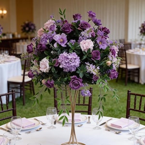 Centro de mesa con flores, decoración de bolas de flores moradas, decoración para banquete de boda