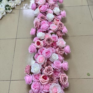 Guirlande de fleurs roses roses, chemin de table, arche de fleurs de mariage, chemin de rangée de fleurs de table, centres de table de mariage, arrangement de mariage rose