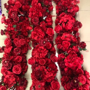 Ghirlanda ad arco di fiori, runner di fiori di rose rosse, fila di fiori per matrimonio, festoni ad arco per matrimonio, composizioni floreali per matrimonio, runner di fiori da tavolo, fila di fiori