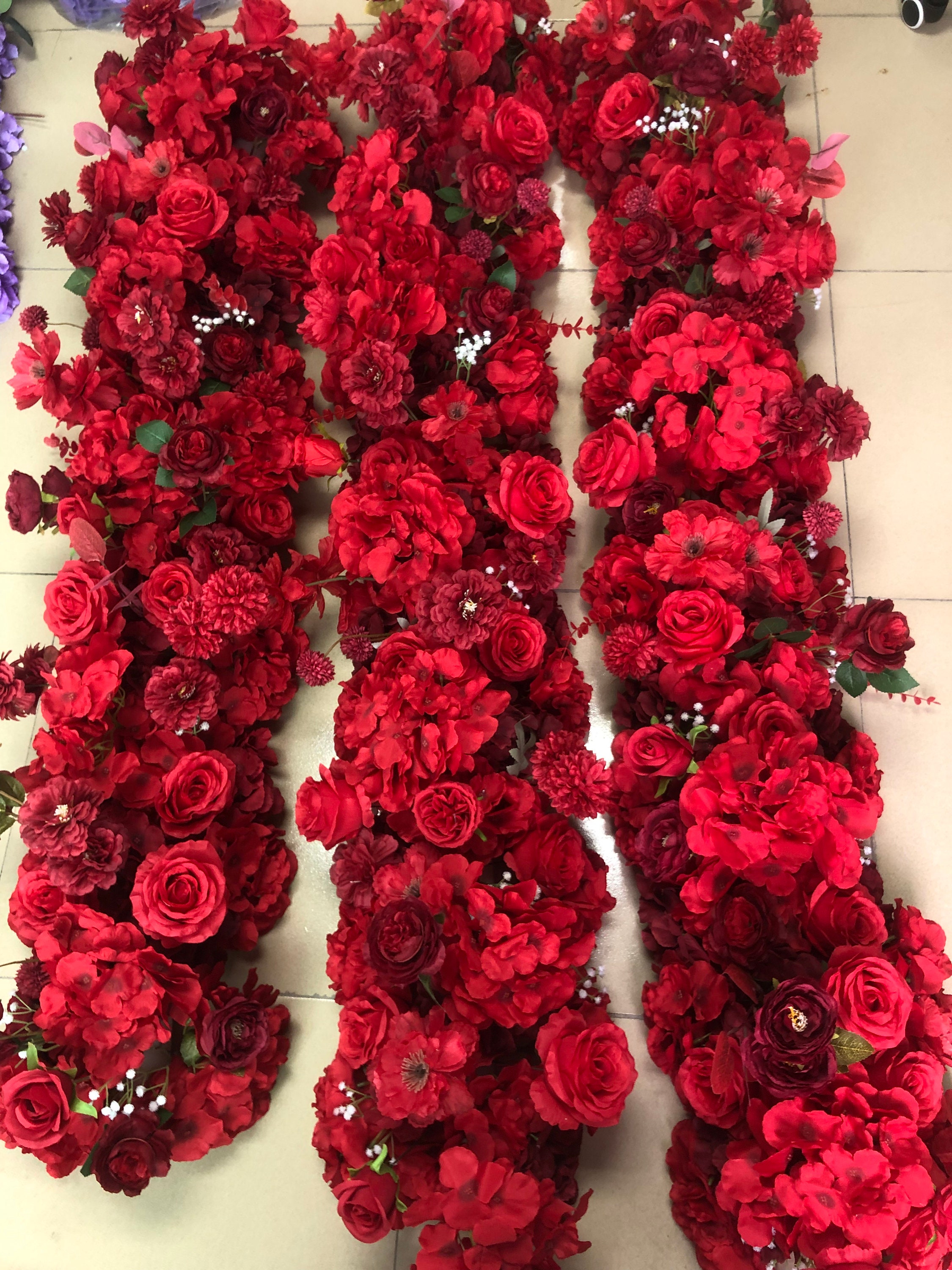 Red flower garland - Etsy México, image size:2250x3000