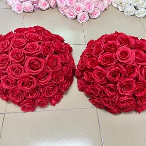 Bola de flores de casamento vermelha, Centros de mesa de flores de rosas vermelhas, Bola de flores de mesa, Bola de flores de chumbo de estrada, Arranjo de casamento, Centros de mesa de casamento