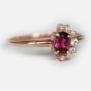 Vintage-Inspired Garnet Cluster Ring – 14K Rose Gold Engagement Ring – Oval Red Gemstone Ring – Unique Handmade Jewelry Gift for Her&quot;