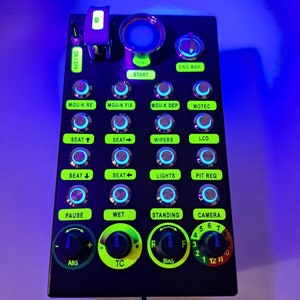 PC USB-knapplåda 32 funktioner bakgrundsbelyst blå med neonetiketter för simracing