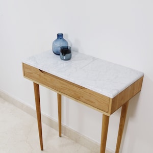 Consola, Pasillero de Roble o Nogal  Americano Macizo conun cajón y 4 Patas.