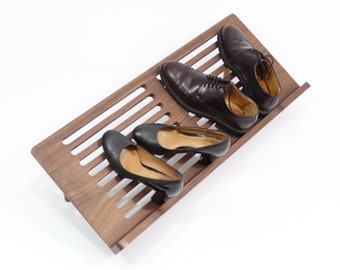 Shoe rack in solid oak or walnut wood