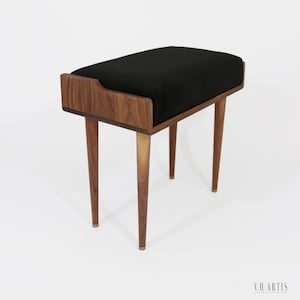 Taburete, Banco, Asiento, Ottoman en Nogal o Roble Macizo tapizado.