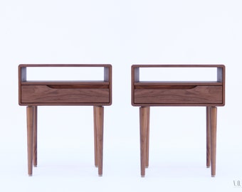 2 nightstands in solid Oak or Walnut.