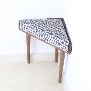 Taburete de Esquina, Banco, Asiento, Ottoman en Roble o Nogal Macizo tapizado.