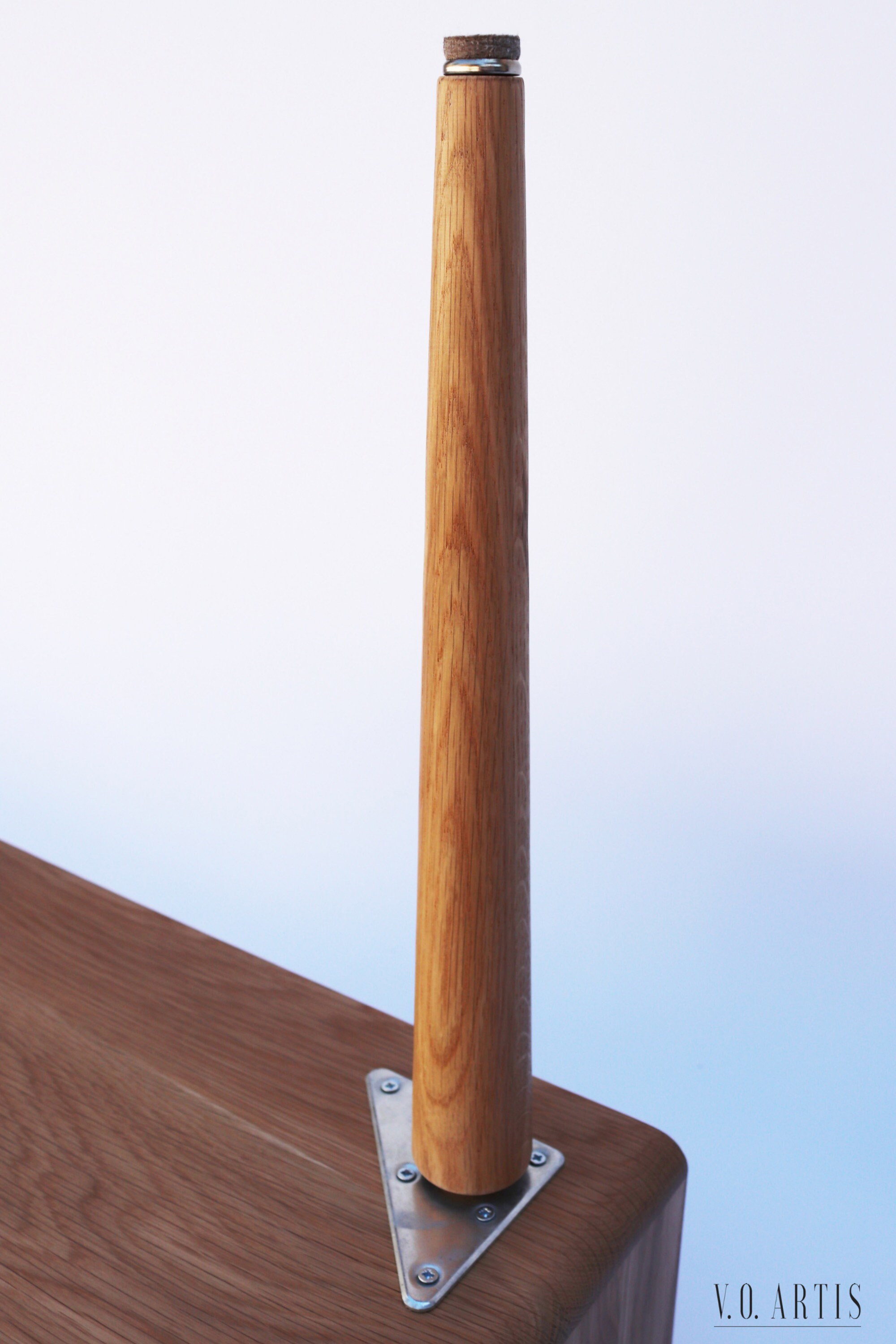 bed corner stand