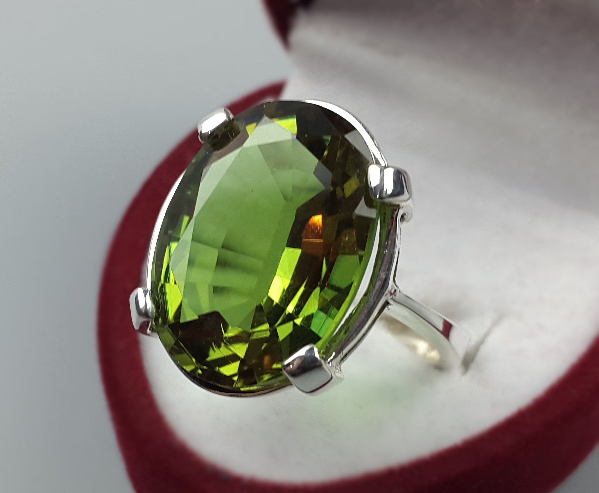 Big Oval Cut Women Alexandrite Ring Sterling Silver 925 Ring High Quality Alexandrite Ring Handmade Ring Color Changing Alexandrite Gem Ring