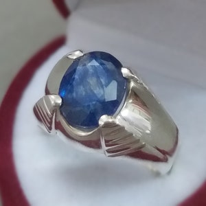 Anello da uomo con zaffiro blu profondo del Kashmir Anello in argento sterling 925 Anello con zaffiro blu naturale Anello Neelam Anello fatto a mano