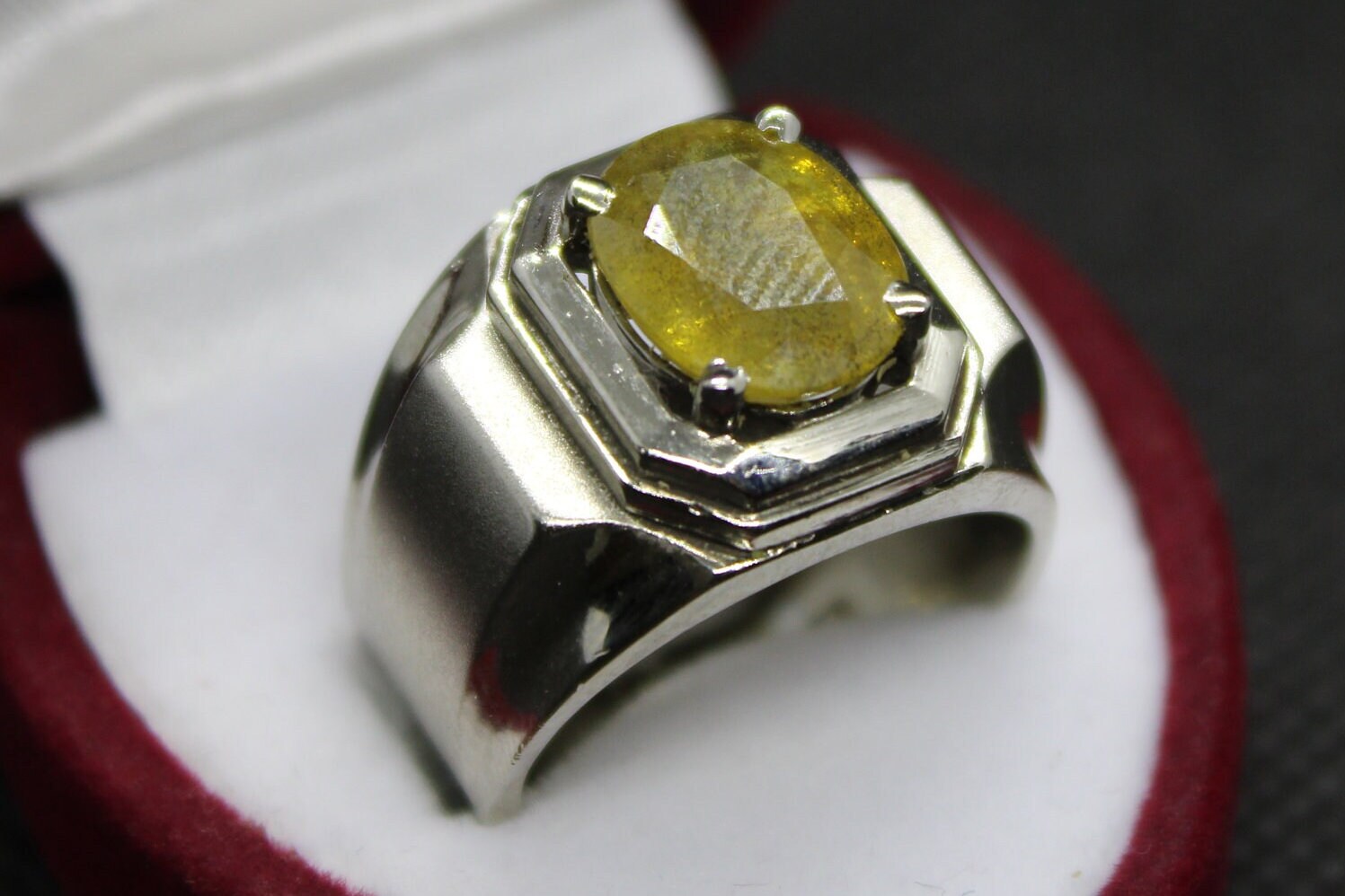 Anuj Sales 7.25 Ratti / 6.65 Carat Silver Ring Natural White Sapphire Stone  Certified Safed Pukhraj Adjaistaible Ring Birthstone Precious Loose Gemstone  : Amazon.in: Jewellery