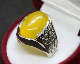 Natural Yemeni Zard Aqeeq Mens Ring: Sterling Silver Yellow Agate