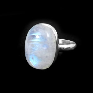 Rainbow Blue Fire Moonstone Ring, 925 Sterling Silver Ring, Gemstone Bezel Ring, Boho Ring, Vintage Oval Moonstone Jewelry, Simple Ring Gift