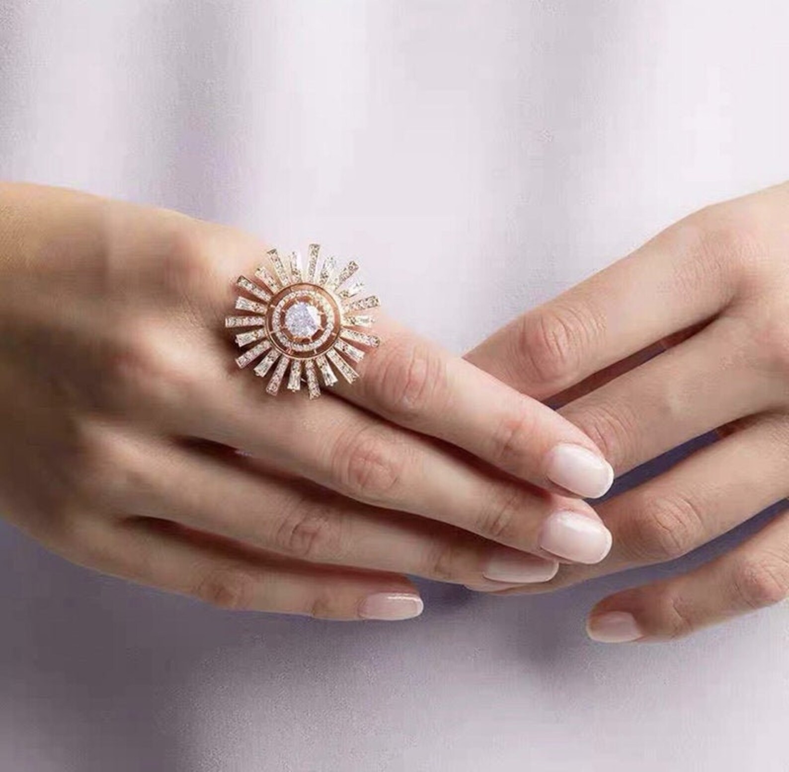 кольцо в виде солнца. серьги в виде солнца золотые. обручальные кольца солнце и луна. перстень с луной. золотое кольцо в виде солнца.