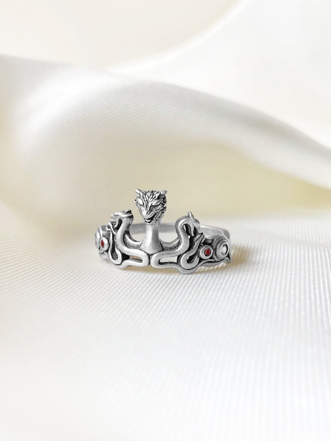 Unveiling The Mystery Daenerys Targaryens Iconic Ring - egupzdk