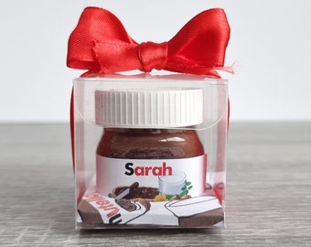 Mini pot personnalisé inspiré du Nutella dans une boîte en PVC avec ruban de satin personnalisé - Idées cadeaux et cadeaux personnalisés