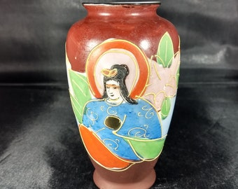 Vintage hand painted porcelain vase with geisha girl. Satsuma Moriage style vase. Small made in Japan vase with Japanese lady on front.