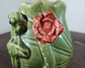 Primitive small ceramic vase with a little frog sitting on the lillypad and dark pink flower 3 1/2 x 3 1/2 Primitive small ceramic vase with a little frog sitting on the lillypad and dark pink flower 3 1/2 x 3 1/2