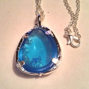 New Light Blue Acrylic and Silver Toned Metal Teardrop Pendant. Hung On A 28 Inch Silver Chain.