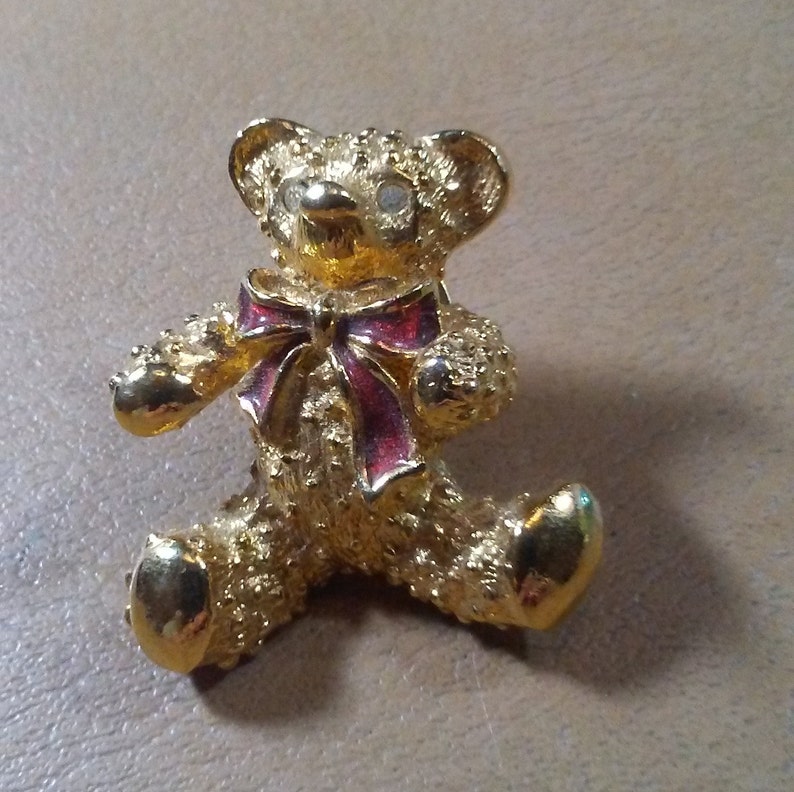 Vintage Avon Christmas Bear Golden Metal Lapel Tie Tack Pin.